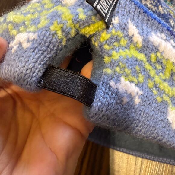 Turtle Fur Woven Wool Blend Beanie with Tassel - Picture 4 of 6